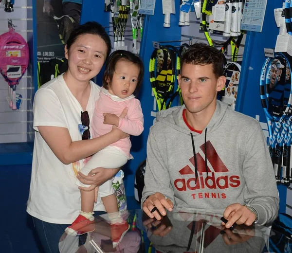 Estrella Del Tenis Austríaca Dominic Thiem Posa Para Las Fotos — Foto de Stock