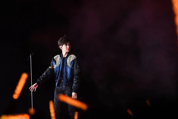 Roy Wang Yuan Grupo Chinês Tfboys Apresenta Durante Seu Concerto — Fotografia de Stock