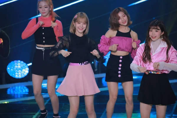 Mitglieder Der Südkoreanischen Mädchengruppe Von Treten Während Der Südkoreanischen Musik — Stockfoto