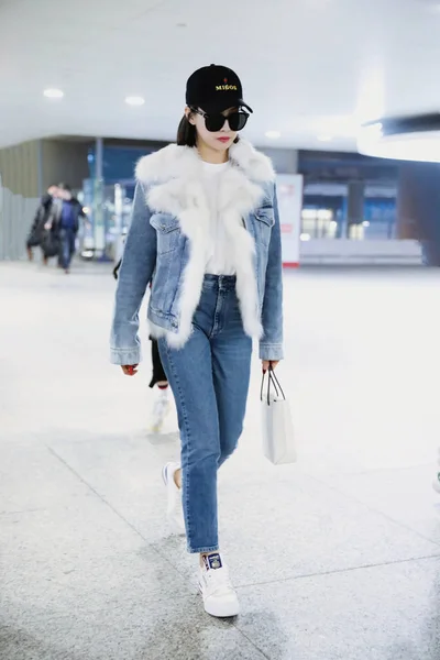 Chinese Actress Singer Victoria Song Song Qian Arrives Shanghai Hongqiao — Stock Photo, Image