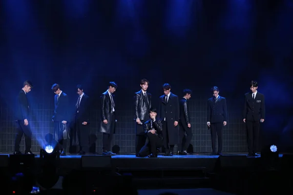 Membros Recém Formado Boy Group Sul Coreano Man Blk Apresentam — Fotografia de Stock