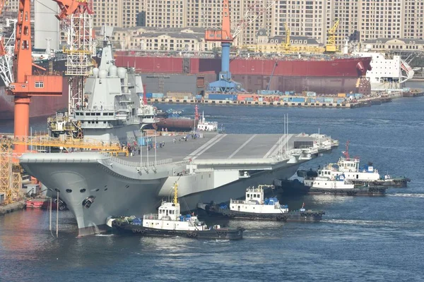 Chinas Erster Inland Gebauter Flugzeugträger Typ 001A Erreicht Die Werft — Stockfoto