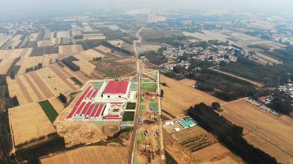 Xiongxian 新しいの経済特区 日中国北部の河北省保定市の Xiong 新エリアの一部で建設中間市駅に新しい北京の空撮 — ストック写真