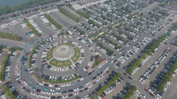 Una Vista Aérea Del Área Estacionamiento Casi Llena Autos Turistas —  Fotos de Stock