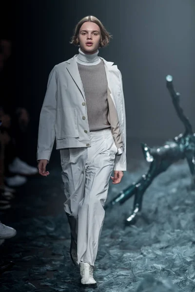 Modell Visar Skapelse Modevisning Wan Hung Den Shanghai Fashion Week — Stockfoto