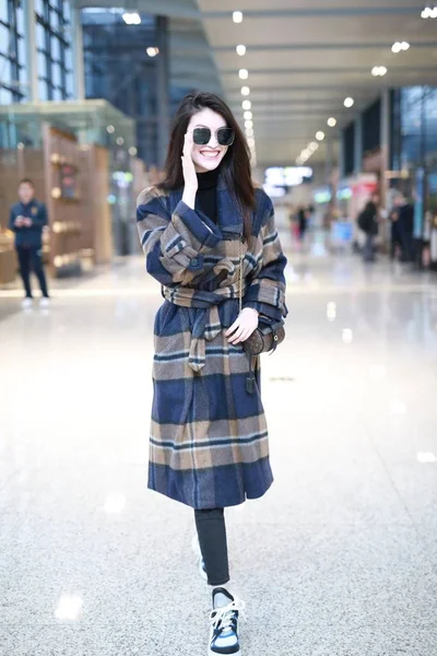 Top Model Cinese Sui Arriva All Aeroporto Internazionale Shanghai Hongqiao — Foto Stock