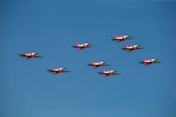 Los Aviones China Del Equipo Aerobático Hongying Decir Águila Roja —  Fotos de Stock