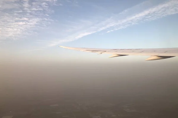 Фотография Сделанная Реактивного Самолета Показывает Воздушный Вид Высотных Зданий Окутанных — стоковое фото