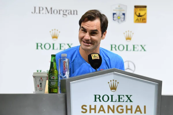 Der Schweizer Tennisstar Roger Federer Nimmt Der Pressekonferenz Zum Rolex — Stockfoto