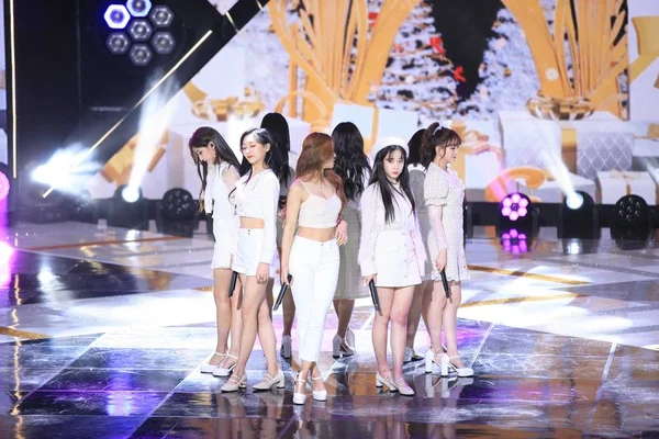 Members South Korean Girl Group Gugudan Perform South Korean Music — Φωτογραφία Αρχείου
