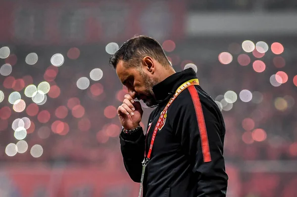 Treinador Vitor Pereira Shanghai Sipg Reage Enquanto Assiste Seus Jogadores — Fotografia de Stock