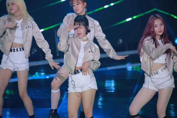 Miembros Del Grupo Chicas Surcoreanas Weki Meki Actúan Durante Serie —  Fotos de Stock