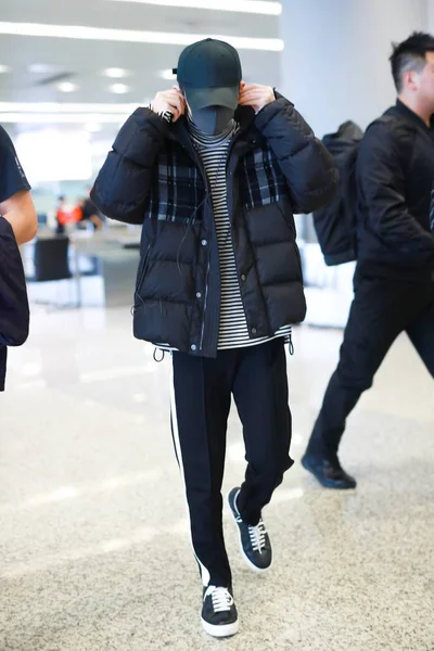 Zanger Jackson Yee Yangqianxi Van Chinese Jongen Groep Tfboys Arriveert — Stockfoto