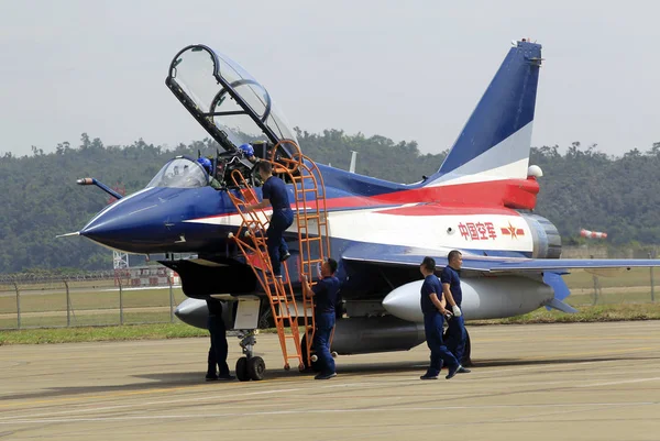 中国人民解放军 空军巴伊特技飞行队 战斗机抵达珠海金湾机场 即将在 举行第十二届中国国际航空航天展览会 也称为2018年中国航空展 — 图库照片