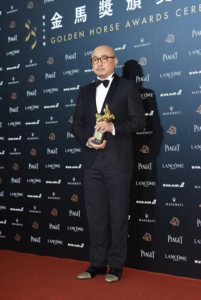 Čínský Herec Zheng Představuje Jeho Trofej Nejlepšího Herce Vede Svou — Stock fotografie