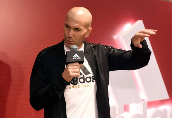 Der Französische Fußball Superstar Und Trainer Zinedine Zidane Nimmt Einem — Stockfoto