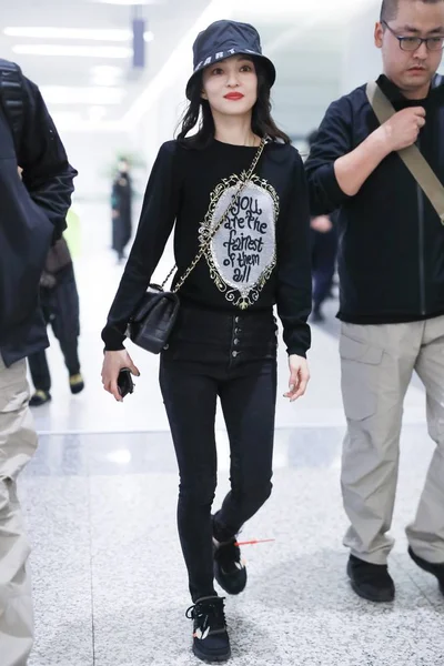 Taiwanees Zangeres Actrice Angela Chang Arriveert Bij Shanghai Hongqiao International — Stockfoto