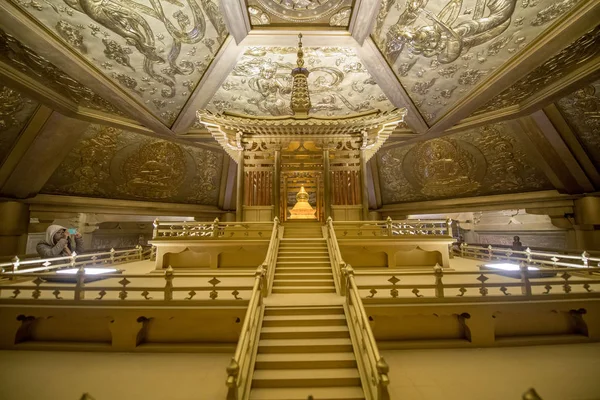 Vue Intérieure Palais Bouddhiste Cuivre Pur Avec Bouddha Couché Temple — Photo