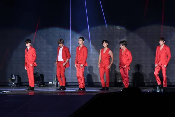 Güney Koreli Shinhwa Grup Üyeleri 20Th Yıldönümü Tur Konser Sırasında — Stok fotoğraf