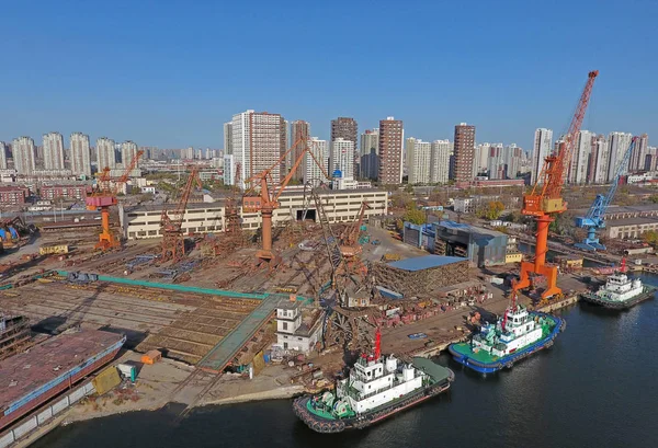 Tianjin Xinhe Shipbuilding Heavy Industry Ltd 100 Летняя Верфь Снесена — стоковое фото