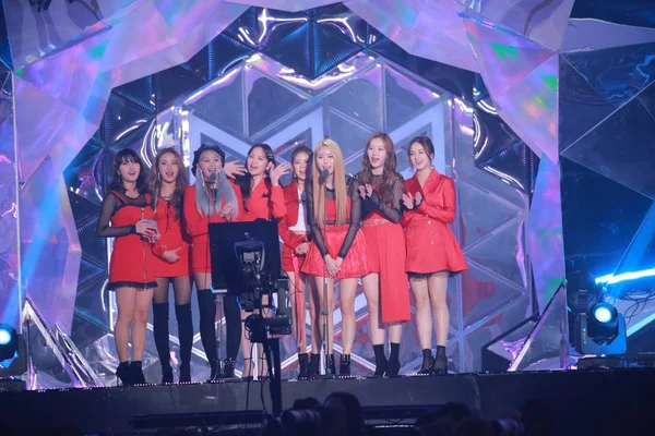 Участники Южнокорейской Женской Группы Momoland Позируют Церемонии Mbc Genie Music — стоковое фото