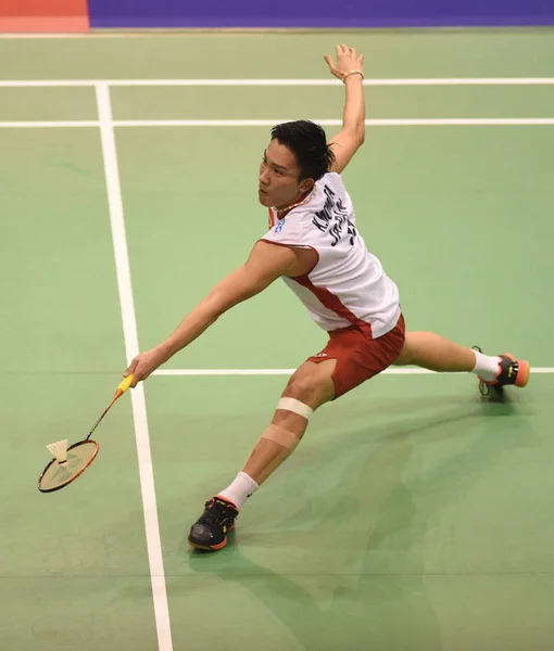 Kento Momota Japonii Zwraca Strzał Lin Dan Chin Ich Pierwszym — Zdjęcie stockowe