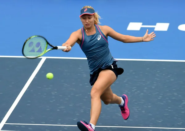 Daria Gavrilova Australii Zwraca Strzał Monica Niculescu Rumunii Drugim Meczu — Zdjęcie stockowe