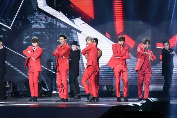 Güney Koreli Shinhwa Grup Üyeleri 20Th Yıldönümü Tur Konser Sırasında — Stok fotoğraf