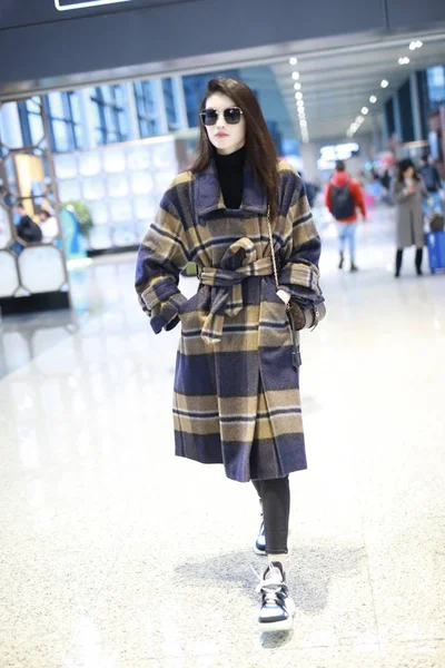 Top Model Cinese Sui Arriva All Aeroporto Internazionale Shanghai Hongqiao — Foto Stock