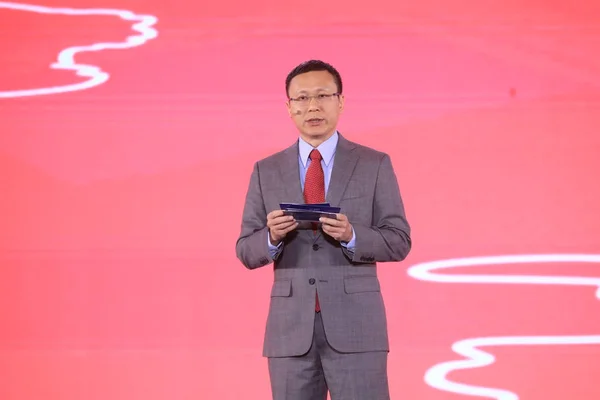 Pei Jian Wakil Presiden Com Memperkenalkan Platform Rantai Pasokan Cerdas — Stok Foto