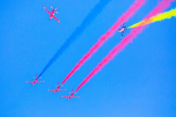 曲技飛行チーム Hongying Pla 中国人民解放軍 レッド イーグルを意味から中国の 航空機 中国国際航空と航空宇宙展 またとして知られている航空ショー中国で 2018 — ストック写真