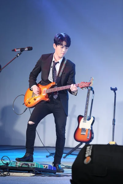 Miembro Banda Surcoreana South Club Actúa Durante Concierto Taiwán 2018 — Foto de Stock