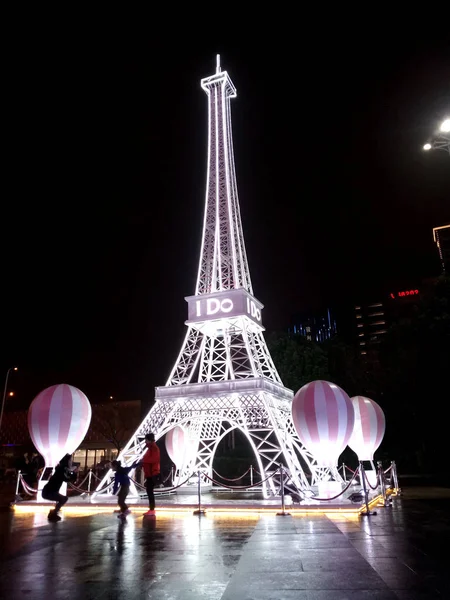 Una Réplica Torre Eiffel Exhibe Baoshan Wanda Plaza Shanghai China — Foto de Stock