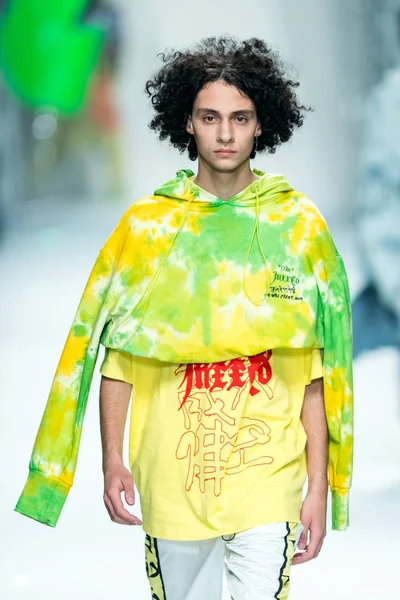 Model Displays New Creation Fashion Show Inxx Shanghai Fashion Week — Stock Photo, Image
