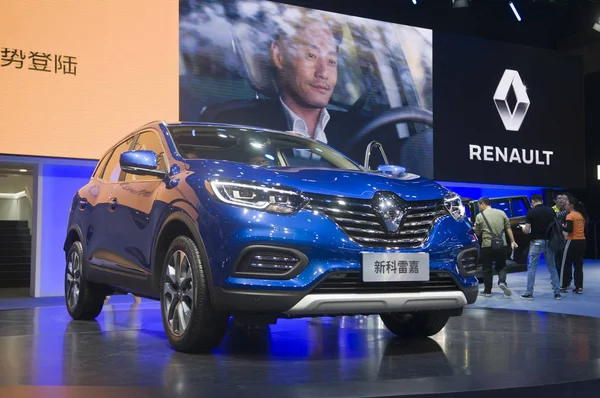 Menschen Besuchen Den Stand Von Dongfeng Renault Während Der Internationalen — Stockfoto