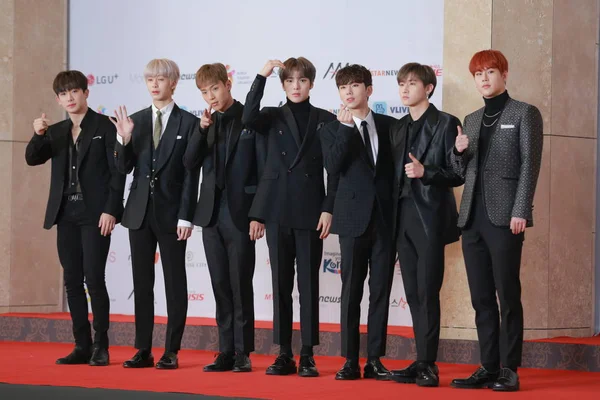 Members South Korean Boy Group Monsta Pose Arrive Red Carpet — Stock Photo, Image