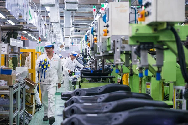 Datei Chinesische Arbeiter Produzieren Einer Fabrik Wuhan Der Zentralchinesischen Provinz — Stockfoto