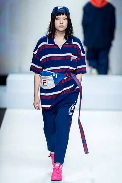 Modell Visar Skapelse Modevisning Motgift Den Shanghai Fashion Week Vår — Stockfoto