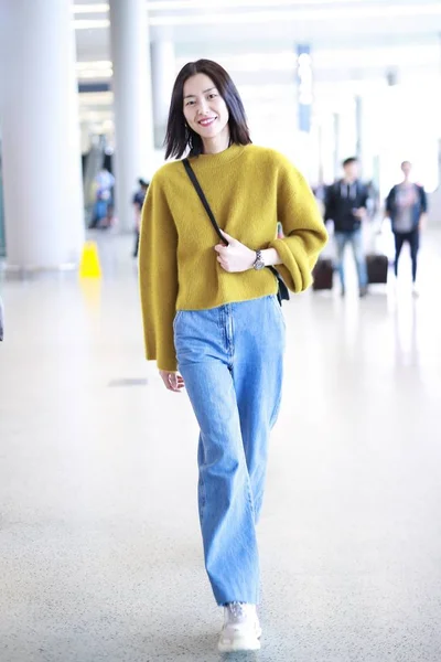 Chinees Model Liu Wen Aankomt Een Luchthaven Voor Vertrek Shanghai — Stockfoto