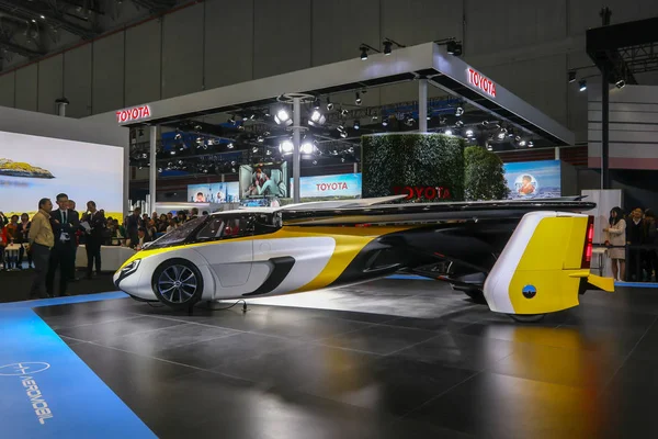 Aeromobil Vtol 是一款概念飞行车 适用于未来电动四座飞车 将航班与驾驶能力相结合 于2018年11月9日在中国上海举行的首届中国国际进口博览会 Ciie 2018 上展出 — 图库照片