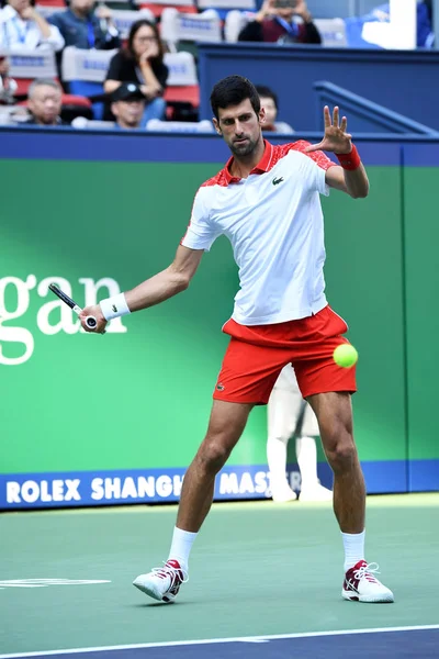 Novak Djokovic Serbii Zwraca Strzał Marco Cecchinato Włoch Meczu Trzeciej — Zdjęcie stockowe