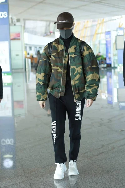 中国の歌手李宇春は 2018 日中国北京市に北京首都国際空港で描かれています — ストック写真