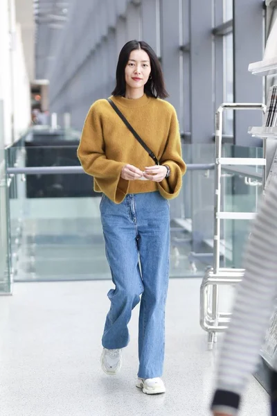 Kinesiska Modell Liu Wen Anländer Till Flygplats Före Avgång Shanghai — Stockfoto