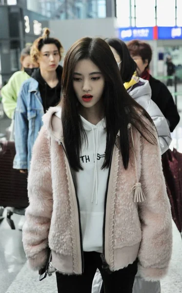 Chinese Zangeres Actrice Jingyi Arriveert Bij Shanghai Hongqiao International Airport — Stockfoto