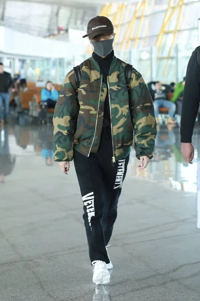 Kinesisk Sångerska Yuchun Avbildas Beijing Capital International Airport Beijing Kina — Stockfoto