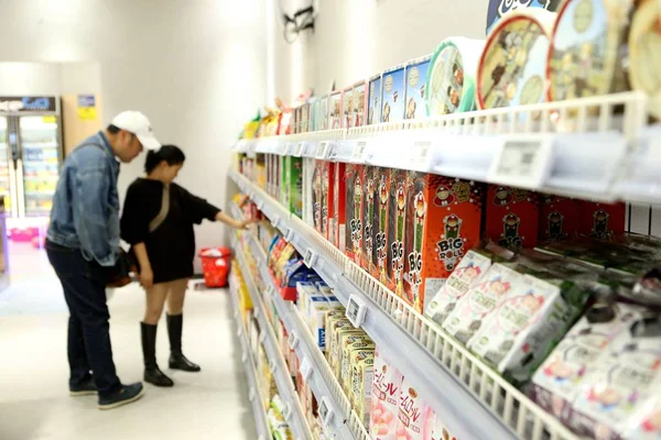 Відвідувачі Магазину Китаї Перший Супермаркет Підтримується Штучний Інтелект Шанхаї Китай — стокове фото