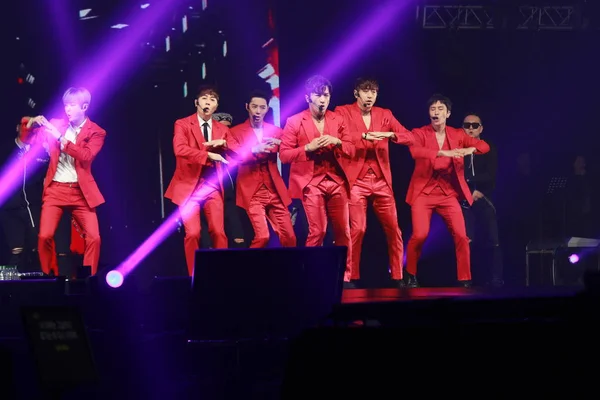 Membros Boy Band Sul Coreana Shinhwa Apresentam Durante 2018 Shinhwa — Fotografia de Stock