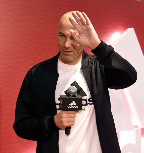 Der Französische Fußball Superstar Und Trainer Zinedine Zidane Nimmt Einem — Stockfoto