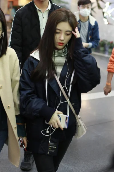 Cantora Atriz Chinesa Jingyi Chega Aeroporto Internacional Pequim Antes Partida — Fotografia de Stock