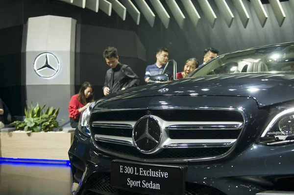 Mercedes Benz 300 Exklusiva Sportsedan Utställda Kina Guangzhou International Automobile — Stockfoto